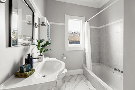 Photo of property in 15 Taradale Road, Marewa, Napier, 4110