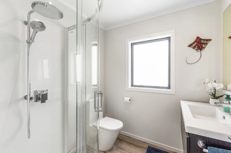 Photo of property in 124 Main Road, Waikanae, 5036