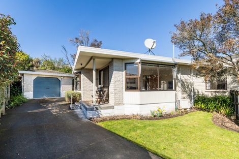 Photo of property in 2/46 Campbell Street, Havelock North, 4130