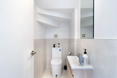 Photo of property in 8/105 Hobsonville Road, West Harbour, Auckland, 0618