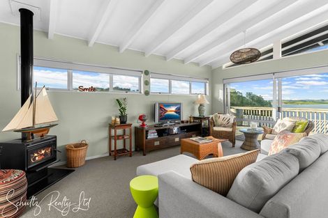 Photo of property in 23 Oxford Street, Whakapirau, 0583