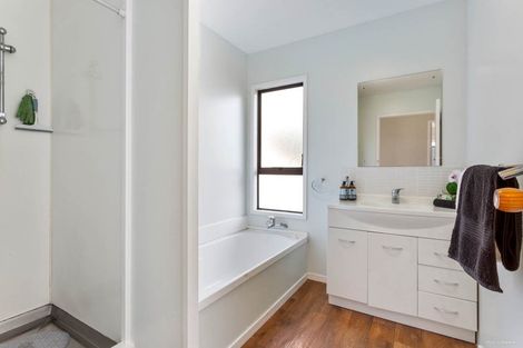 Photo of property in 690a Beach Road, Browns Bay, Auckland, 0630