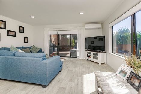 Photo of property in 121 Keri Vista Rise, Papakura, 2110