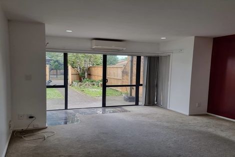 Photo of property in 2/202 Massey Road, Mangere East, Auckland, 2024