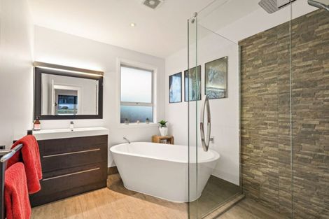 Photo of property in 40 Hartley Terrace, Massey, Auckland, 0614