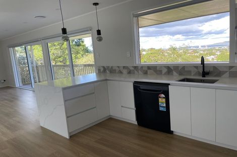 Photo of property in 2/37 Gretel Place, Hillcrest, Auckland, 0627