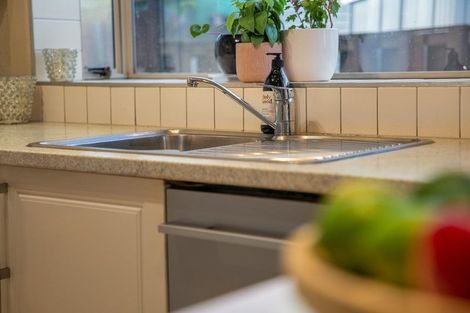 Photo of property in 4 Merville Avenue, Te Atatu South, Auckland, 0610