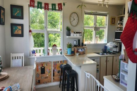 Photo of property in 4 Sloane Terrace, Newlands, Wellington, 6037