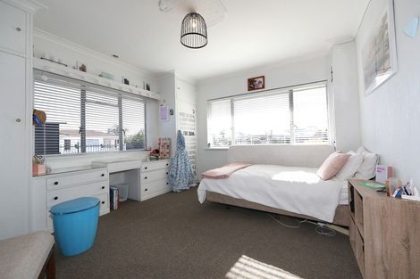 Photo of property in 28 Chester Street, Taradale, Napier, 4112