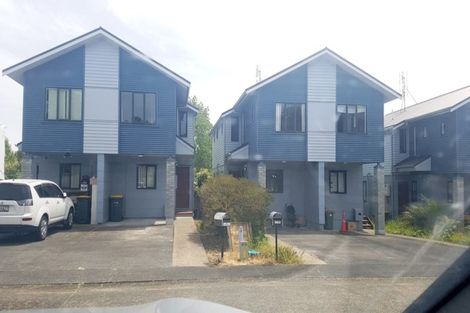 Photo of property in 10/10-26 John Jennings Drive, Oteha, Auckland, 0632