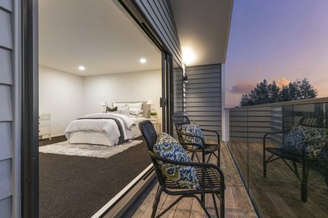 Photo of property in 2 Paparahi Place, Wainui, 0992