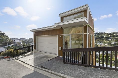 Photo of property in 71 Tiketike Way, Brooklyn, Wellington, 6021