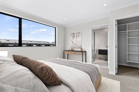 Photo of property in 30 Te Aniwaniwa Terrace, Albany, 0632