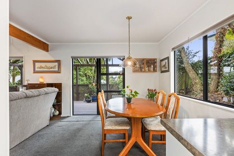 Photo of property in 3 Lantana Road, Green Bay, Auckland, 0604