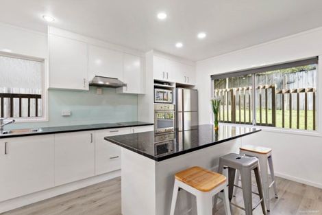 Photo of property in 1/3 Holt Avenue, Torbay, Auckland, 0630