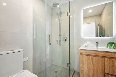Photo of property in 1/1090 Beach Road, Torbay, Auckland, 0630