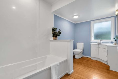 Photo of property in 170 Kawaha Point Road, Kawaha Point, Rotorua, 3010