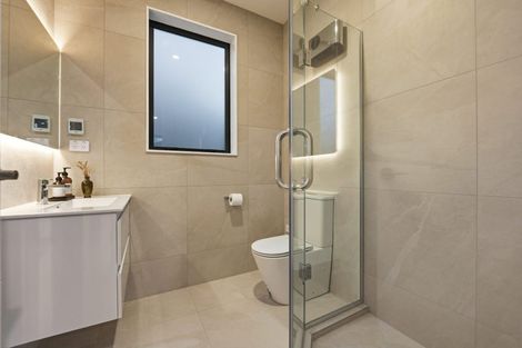 Photo of property in 8c Catalina Crescent, Forrest Hill, Auckland, 0620