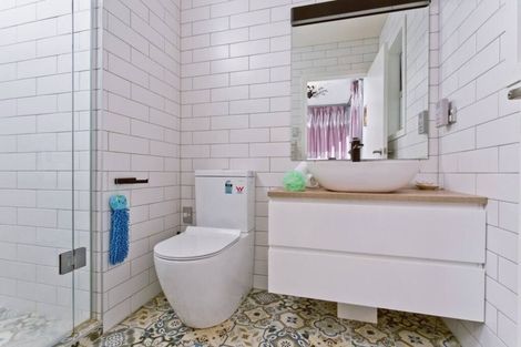 Photo of property in 30 Beulah Avenue, Rothesay Bay, Auckland, 0630