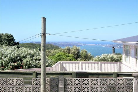 Photo of property in 72 Ruskin Road, Newlands, Wellington, 6037
