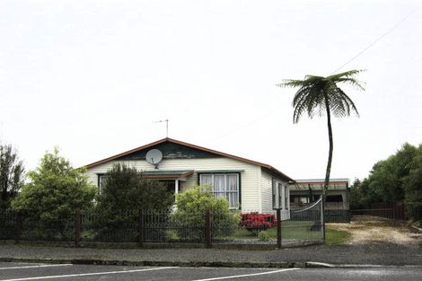 Photo of property in 28 Pakington Street, Westport, 7825
