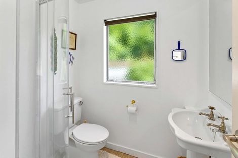 Photo of property in 16 Iti Grove, Waikanae, 5036