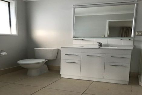 Photo of property in 11m Clearwater Cove, West Harbour, Auckland, 0618