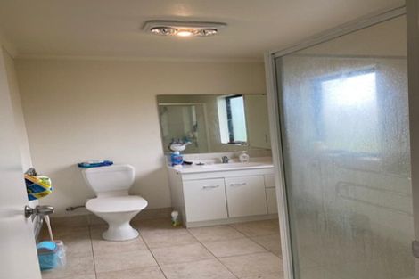 Photo of property in 2/662 East Coast Road, Pinehill, Auckland, 0630