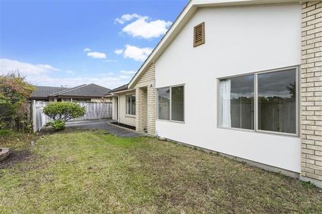 Photo of property in 14 Russett Grove, Henderson, Auckland, 0612