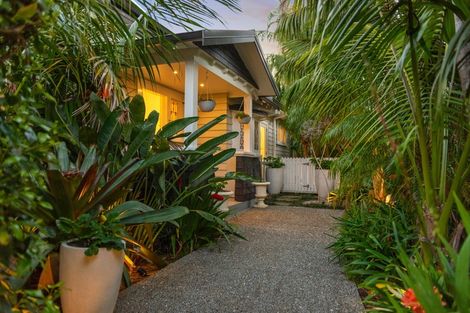 Photo of property in 1 Milton Road, Northcote Point, Auckland, 0627