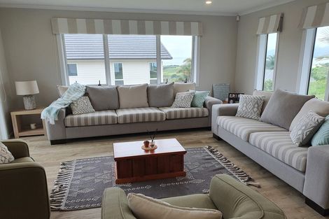 Photo of property in 32 Eagles Way, Cable Bay, 0420