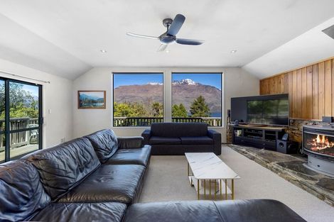 Photo of property in 5 Williams Street, Sunshine Bay, Queenstown, 9300