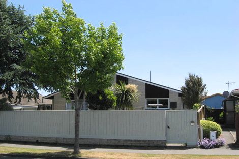 Photo of property in 8 Delaware Crescent, Russley, Christchurch, 8042