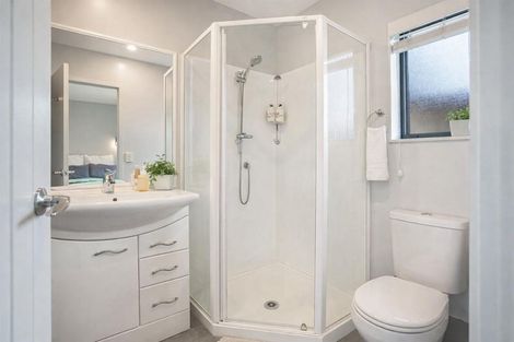 Photo of property in 68 South Kensington Way, Henderson, Auckland, 0612