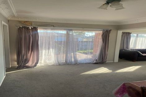 Photo of property in 28 Grove Road, Papakura, 2110