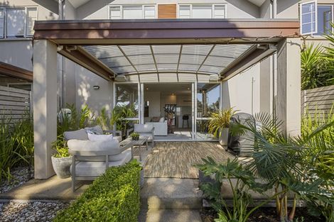 Photo of property in 250c Courtenay Street, Strandon, New Plymouth, 4312