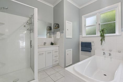 Photo of property in 14 Cecil Road, Tawa, Wellington, 5028