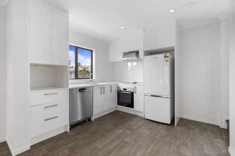 Photo of property in 2/9 Marlene Avenue, Te Atatu South, Auckland, 0610