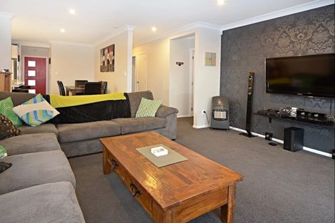 Photo of property in 25 Miro Road, Mangere Bridge, Auckland, 2022