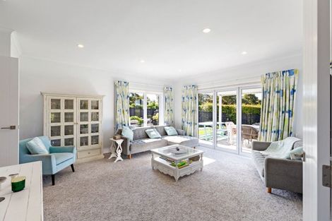 Photo of property in 51 Coutts Way, Fitzherbert, Palmerston North, 4410