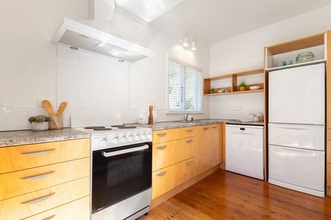 Photo of property in 24 Queens Road, Waikanae Beach, Waikanae, 5036