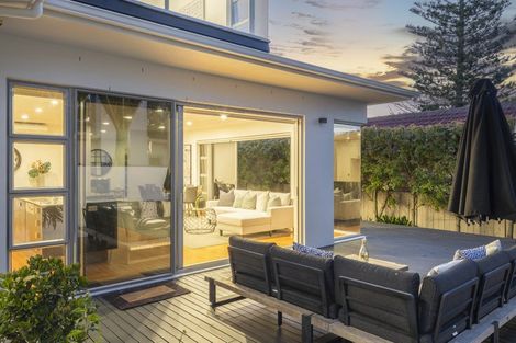 Photo of property in 10a Waterloo Road, Milford, Auckland, 0620