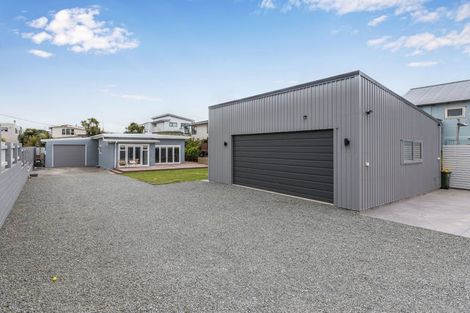 Photo of property in 116 Seaview Road, Paraparaumu Beach, Paraparaumu, 5032