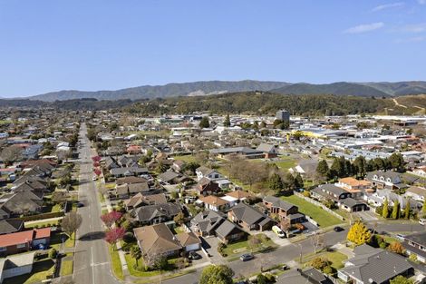 Photo of property in 3 Comeskey Grove, Elderslea, Upper Hutt, 5018