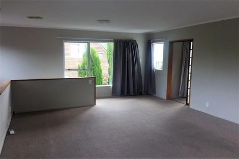 Photo of property in 13a Kingsbridge Place, Newlands, Wellington, 6037