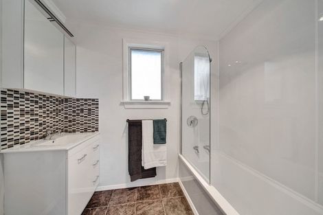 Photo of property in 8 Bone Crescent, Hawera, 4610