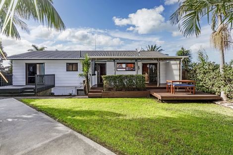 Photo of property in 61 John Dee Crescent, Red Beach, 0932