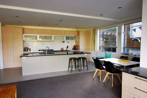 Photo of property in 73 Tiketike Way, Brooklyn, Wellington, 6021