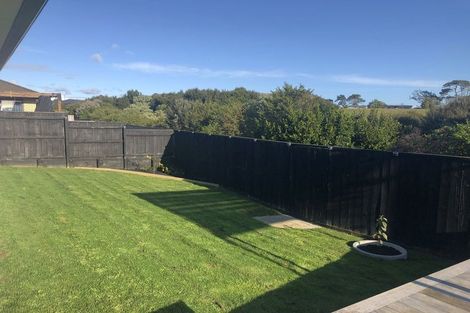 Photo of property in 31 Tahuna Minhinnick Drive, Glenbrook, 2681
