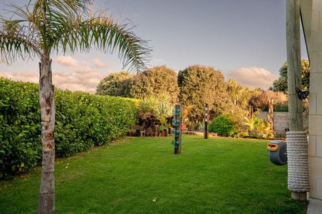 Photo of property in 18 Takahe Drive, Paraparaumu Beach, Paraparaumu, 5032